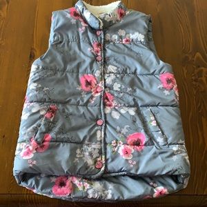 Girls’ Sherpa lined vest floral 130 6-7